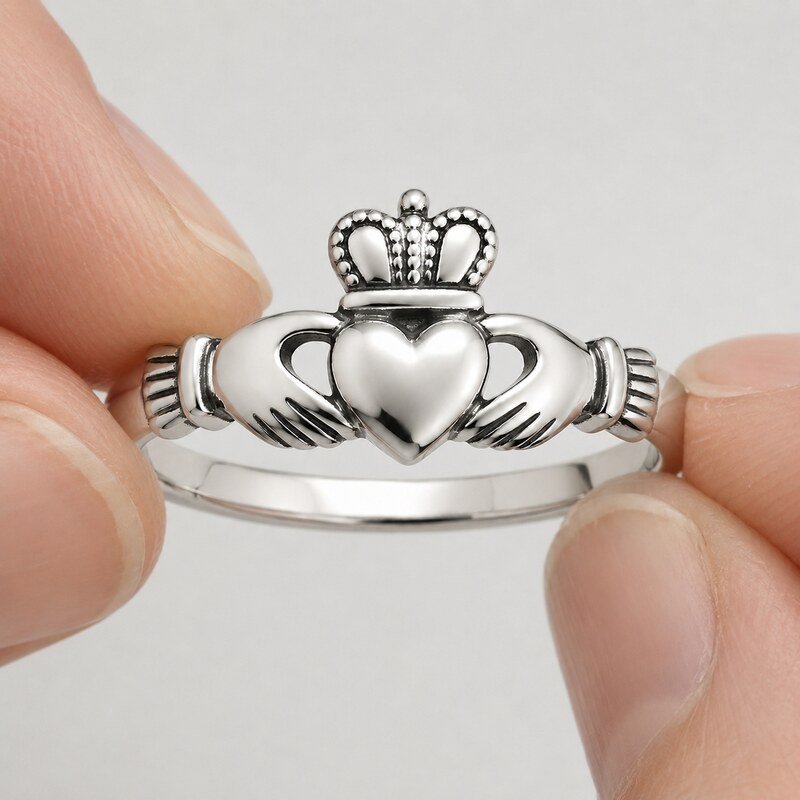 Women's Silver Claddagh Ring - detail view