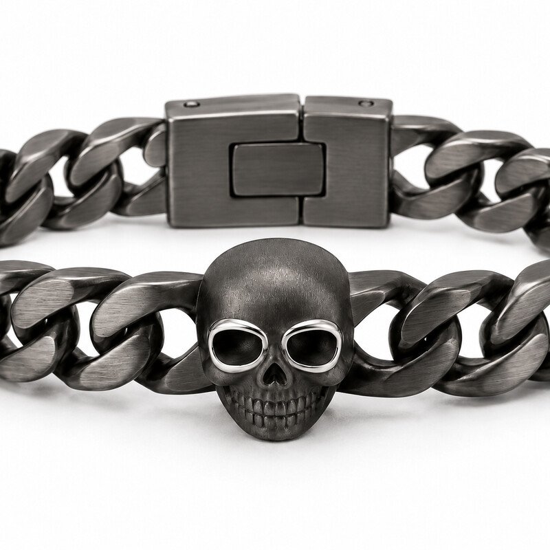 Skull centerpiece and curb link detail