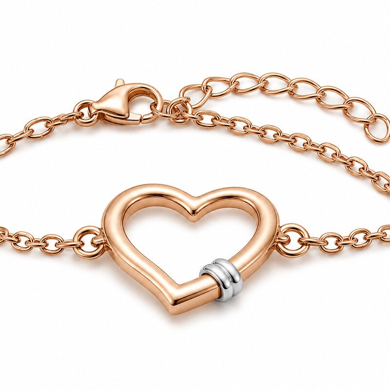 Open heart centerpiece and cable chain detail