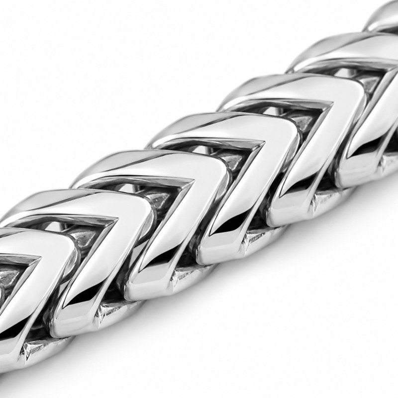 Polished stainless steel Franco link craftsmanship macro detail