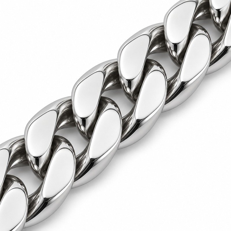Polished silver Stainless Steel curb links, smooth edges and weld craftsmanship macro